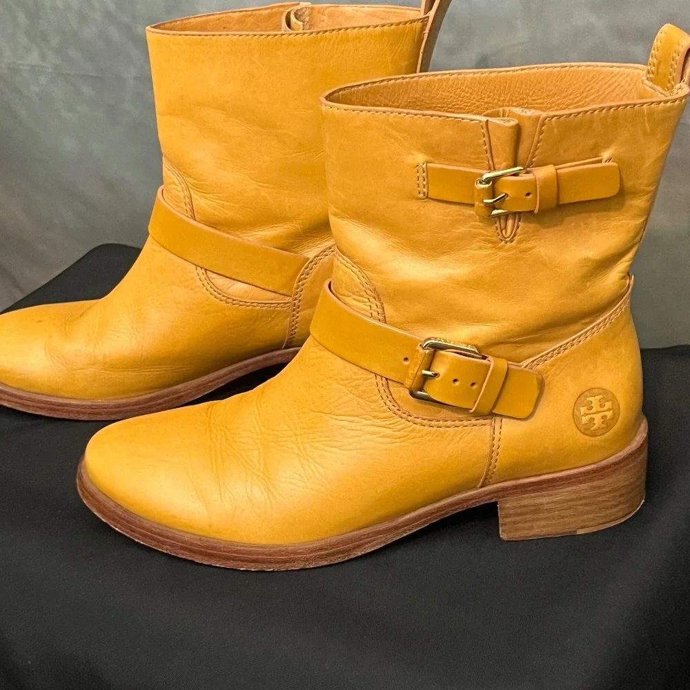 Tory Burch‎ Bennie Moto Leather Boots Ankle Booties Gold Buckle Hardware Size 8M